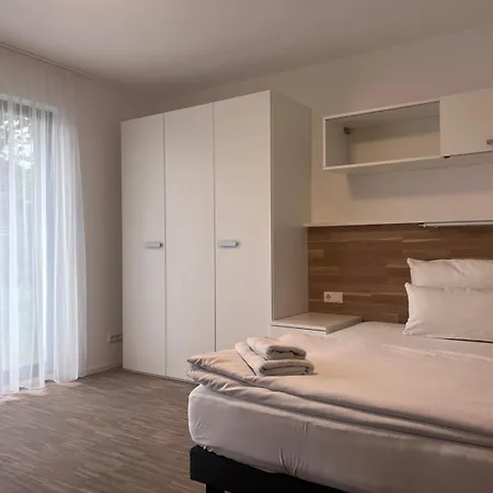 ゲストハウス New Age Boardinghaus P5 4*